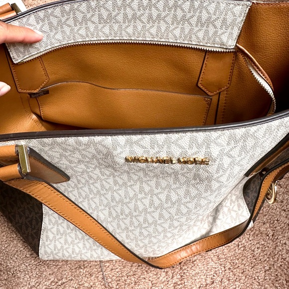 Michael kors purse and wallet - Picture 2 of 6